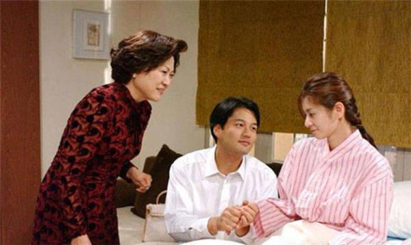 宝妈|5年前因吃奶太用力,婴儿被母亲用剪刀“划伤”脸,如今咋样了