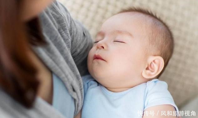 动作|小声点，哄孩子多难孩子醒了你来哄啊，宝爸的动作逗笑宝妈