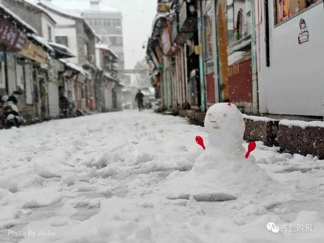 多云|济南已达暴雪！绕城高速关闭，多路公交停运，景区临时闭园，外卖小哥走着送餐...