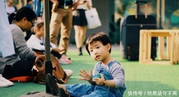 孩子|晚一年上学,对孩子是爱还是害尤其是男孩,这件事越早知道越好