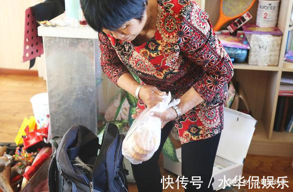 母爱|9张让人潸然泪下的母爱照,妈妈实在是太伟大了,看一次哭一次