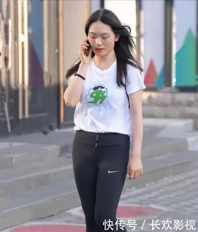 “胯大腿粗”也无妨,打底裤修身又塑形,展现身材曲线的一面