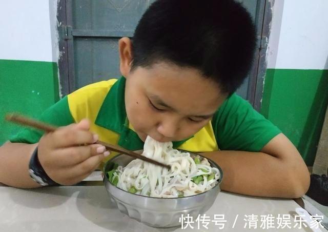 宝贝|7岁男孩脾虚严重，身高已成定局，劝告别再拿3样当宝贝喂孩子