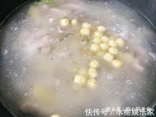 熬猪肚汤时不要只进行焯水，多加这1步，猪肚汤香浓纯白没腥味