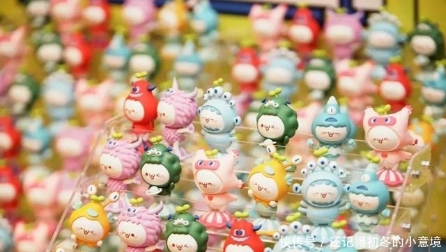 studios|TOP TOY上海首店!潮玩手办、限量盲盒...全球二次元集结