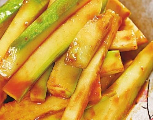  试试|西葫芦不要炒着吃了，试试这样做，咸甜爽口，好吃又下饭