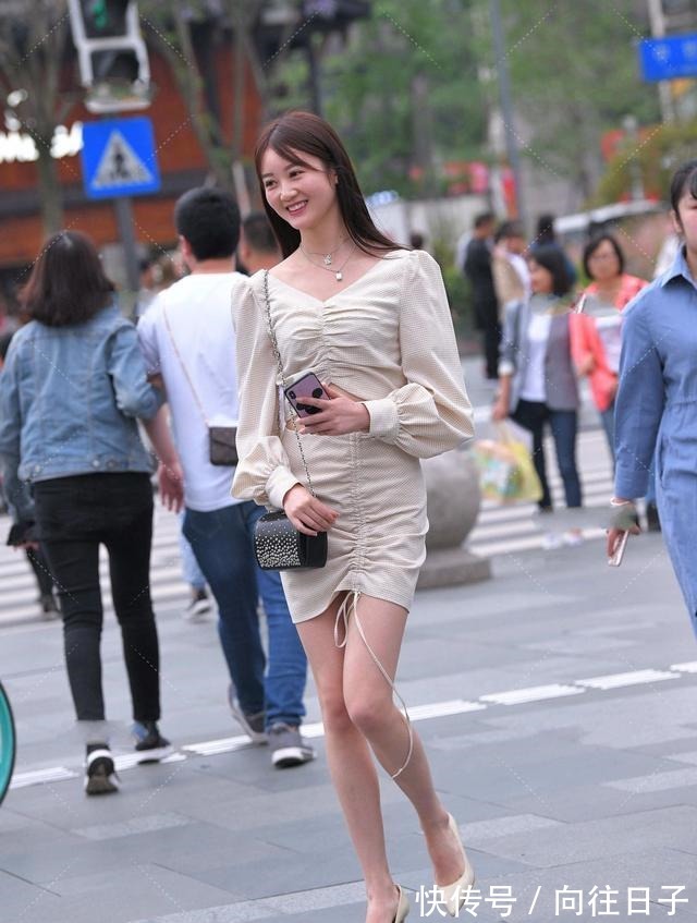 半身裙 长袖衬衫上衣搭配荷叶边裙子,穿上简约设计高跟鞋,显瘦好看!