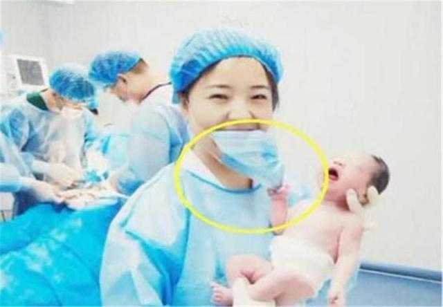 孩子|“暴脾气宝宝”火了,刚出生就把美女护士口罩扯下,网友:真记仇