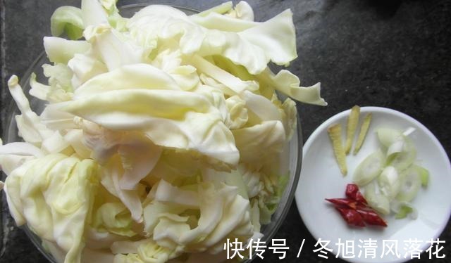 水晶球|清新爽口,干香脆嫩的手撕包菜,学会之后,家里又多一样好菜!