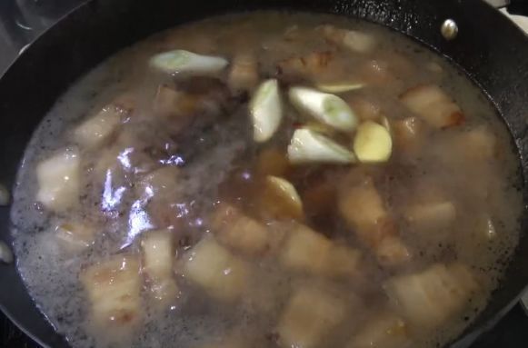 红烧肉怎么做最香？大厨透露：多做1步，软糯又够味，特别好吃