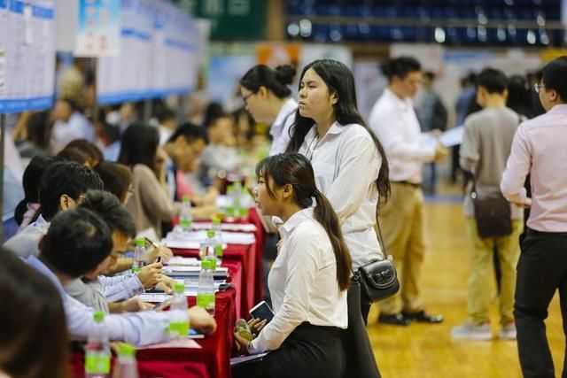 河北省最器重的大学，本科生月薪8千起，半数毕业生端上铁饭碗