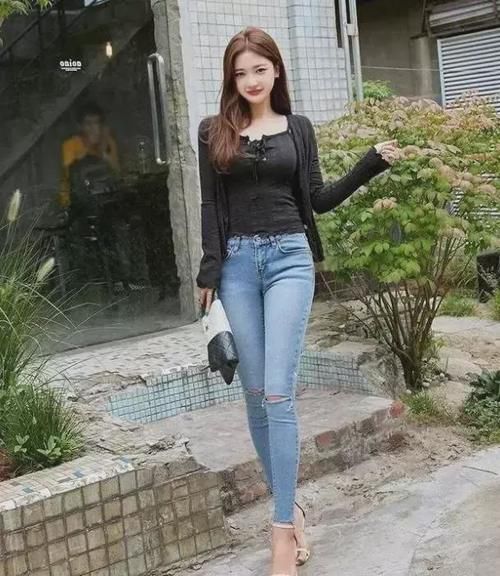 气质|牛仔裤体现出女人的气质, 小姐姐穿上牛仔裤，尽显性感女人味