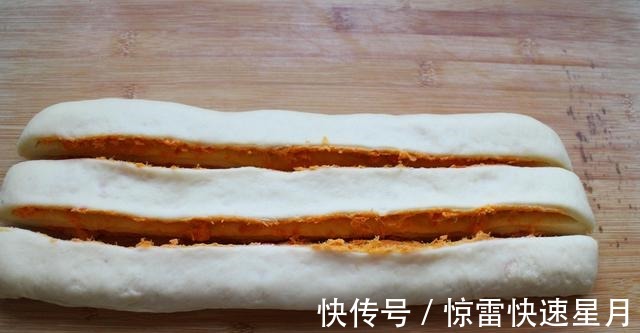 咸蛋黄|一口爱上，给你活力满满的早餐咸蛋黄肉松吐司！