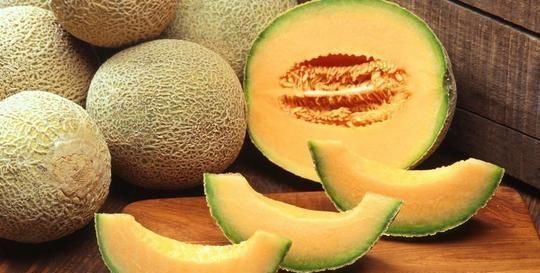  此水果含铁是鸡肉的3倍，比牛奶高17倍，清脆爽口，润肺止咳