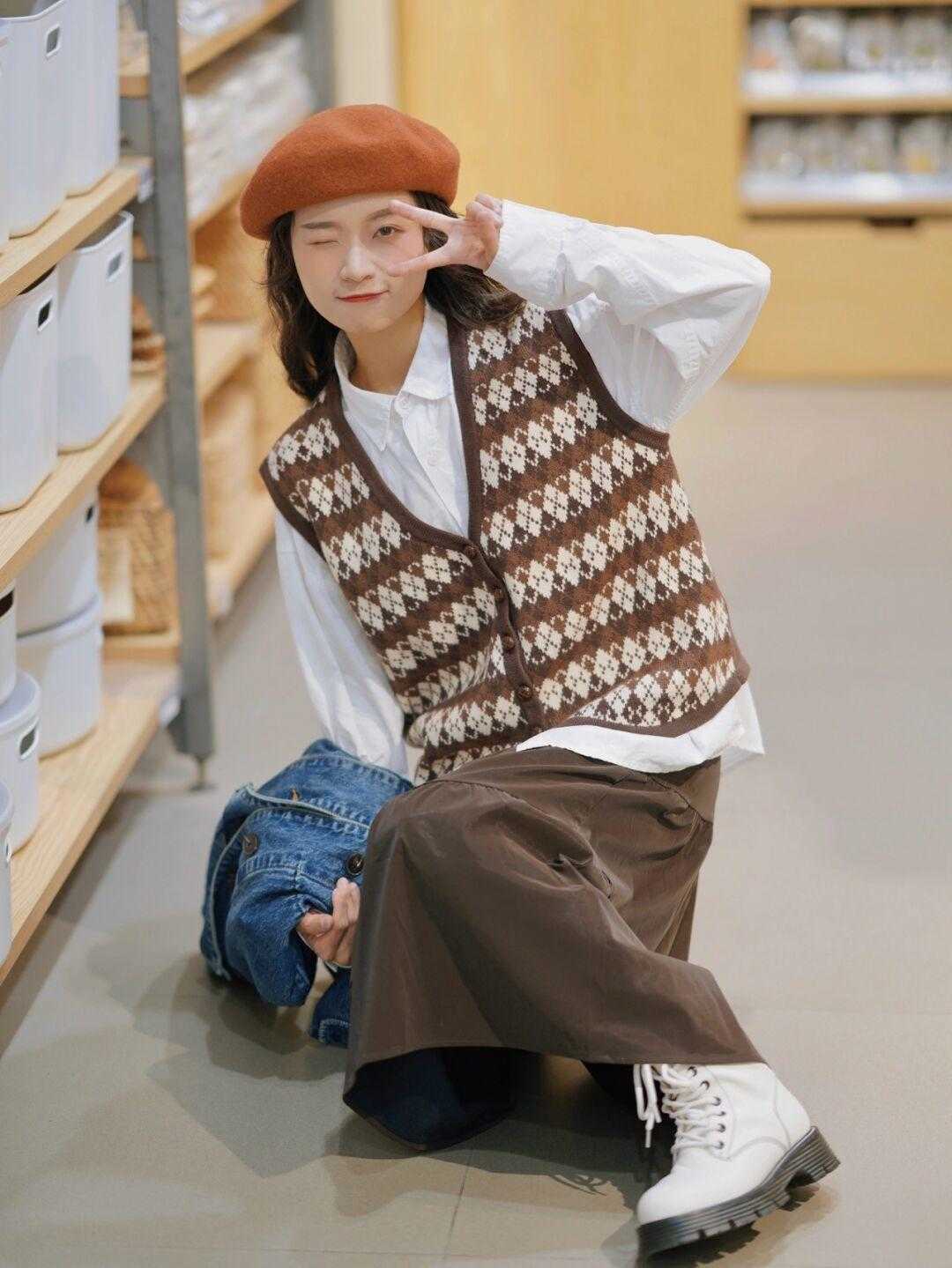 下半身|秋季如何穿搭?牛仔外套搭配半身裙,普通女生也能穿出高级感