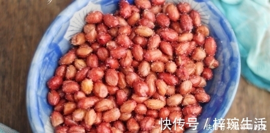 油炸花生米想酥脆，光加白酒还不够，多做一件事，又香又脆不回潮