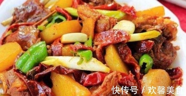 美食推荐：蒜苗烧牛筋、家常红烧凤爪、香辣羊排炖土豆的做法