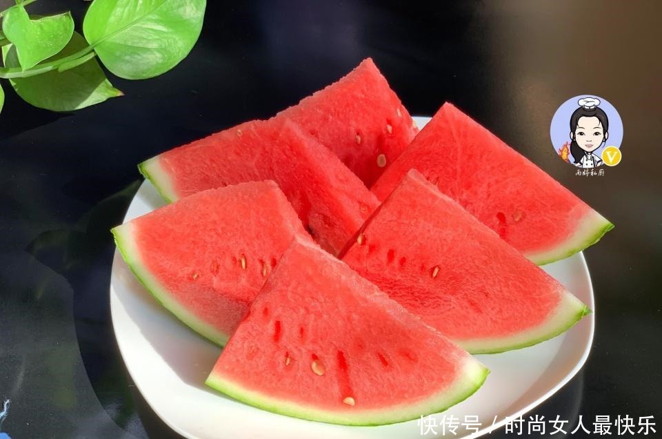  牢记|买西瓜就挑“母”的！老瓜农牢记这3点，保准西瓜个个香甜多汁