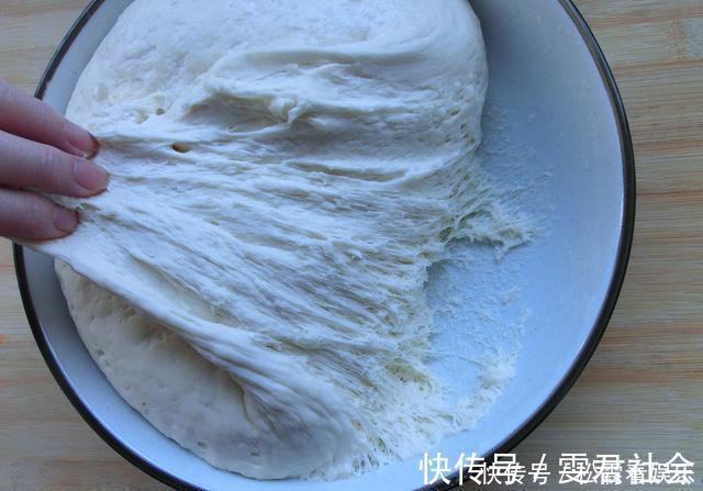 面团|蒸包子时,记得不要只加酵母,面里加2样,包子又白又软又香又甜