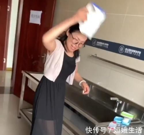 上课#美术老师真不容易被学生画的假毛巾骗了,最后连画板都是假的