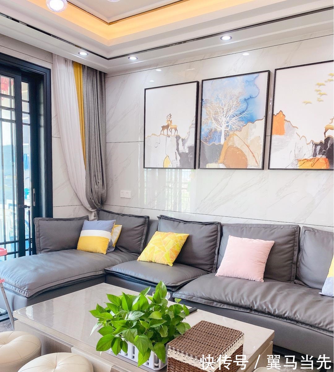 瓷砖|晒晒刚入住的新房,客餐厅瓷砖上墙大气,搭配浅灰地板特别耐脏!