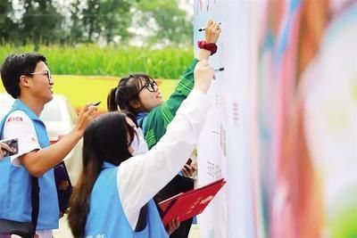 打卡$来吧 55名大学生用笔画出隆化美景和故事打卡西头营村