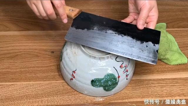 磨菜刀，10个人9人错，用这方法，菜刀立马锋利，比磨刀石还好用