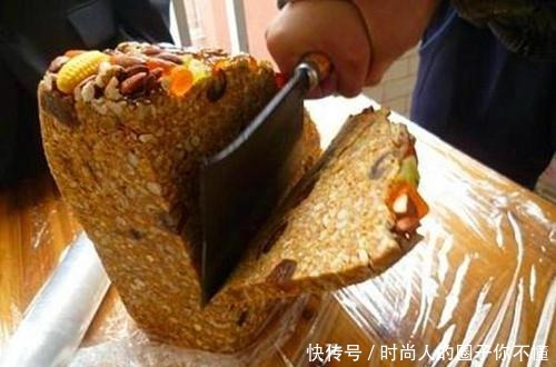 中国|老外在中国买切糕,只想买10元而已,老板都懵了还有这种买法
