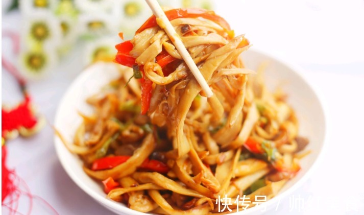 红辣椒|家再穷也要给孩子吃这菜,隔三差五吃1次,强筋骨补脑力,精神好