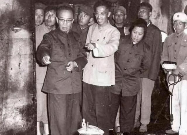 文物|罪人!郭沫若在56年发掘明定陵,徒手上阵,3000多文物大部分受损