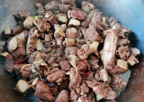 入味|大鹅炖不烂,腥味还重?学学东北人的做法,鹅肉软烂入味还不腥!
