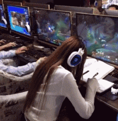 |搞笑GIF趣图:我能咋办,做女朋友的车,这是我唯一能做的