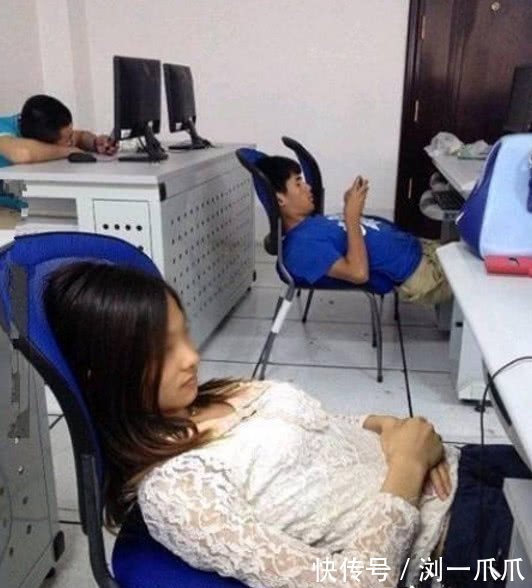 |搞笑GIF:刚开始挺淑女的,没想到也是个逗比!