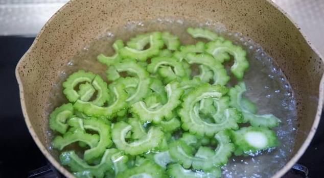 降糖减肥|高血糖最怕这个菜，56岁叔叔血糖高，隔三差五吃，血糖稳定4.0！