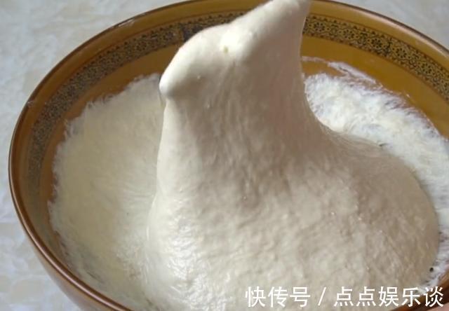 不会揉面也能做烙饼两根筷子就搞定，全程手不用沾面，柔软筋道