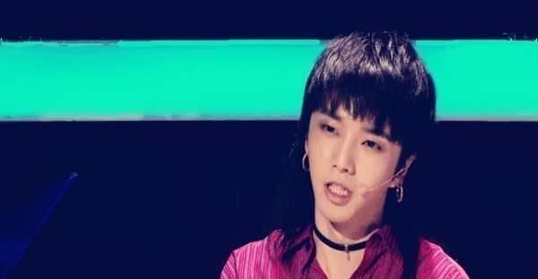 拋卻那些公式化的舞臺(tái)表現(xiàn)，華晨宇的真實(shí)唱功到底什么水平