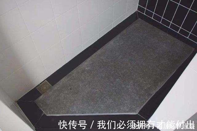 瓷砖|卫生间地面不要再贴瓷砖了,头次见有人这样设计,下水快又防滑