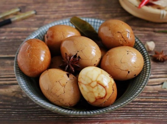 一道色香味俱全的茶叶鸡蛋是如何制作的,除了茶叶之外还有什么