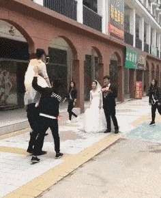 |搞笑段子GIF:护士姐姐专业一点好吗,快帮我看看病