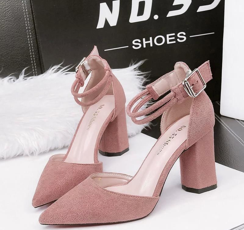 高跟鞋 性感高跟鞋搭配轻薄丝袜, 让你的玉足, 更有气质白皙又迷人