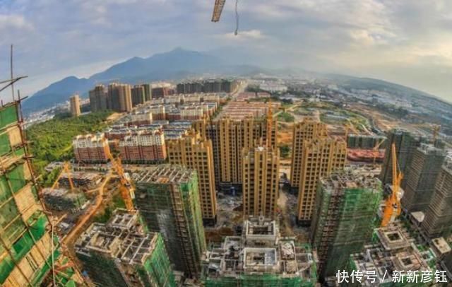 朝鲜|距离朝鲜最近的民居，歌声都传过去了，看看是啥样？