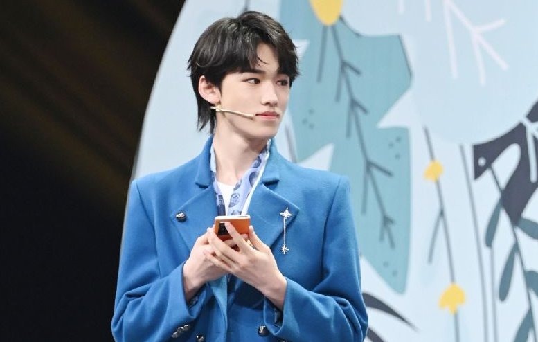 開玩笑?《王牌對王牌》關(guān)曉彤在互評表里說宋亞軒:要有眼力見