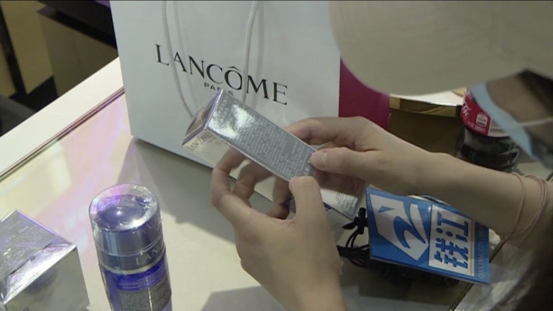 雅诗兰黛|用2000块手机的他,给妻子买了套近4000块的护肤品,结果老婆过敏了