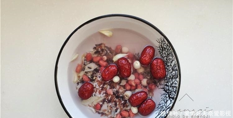 热乎乎|天气干燥还冷,北方人用这“八宝”煮粥,热乎乎又营养,特省事儿