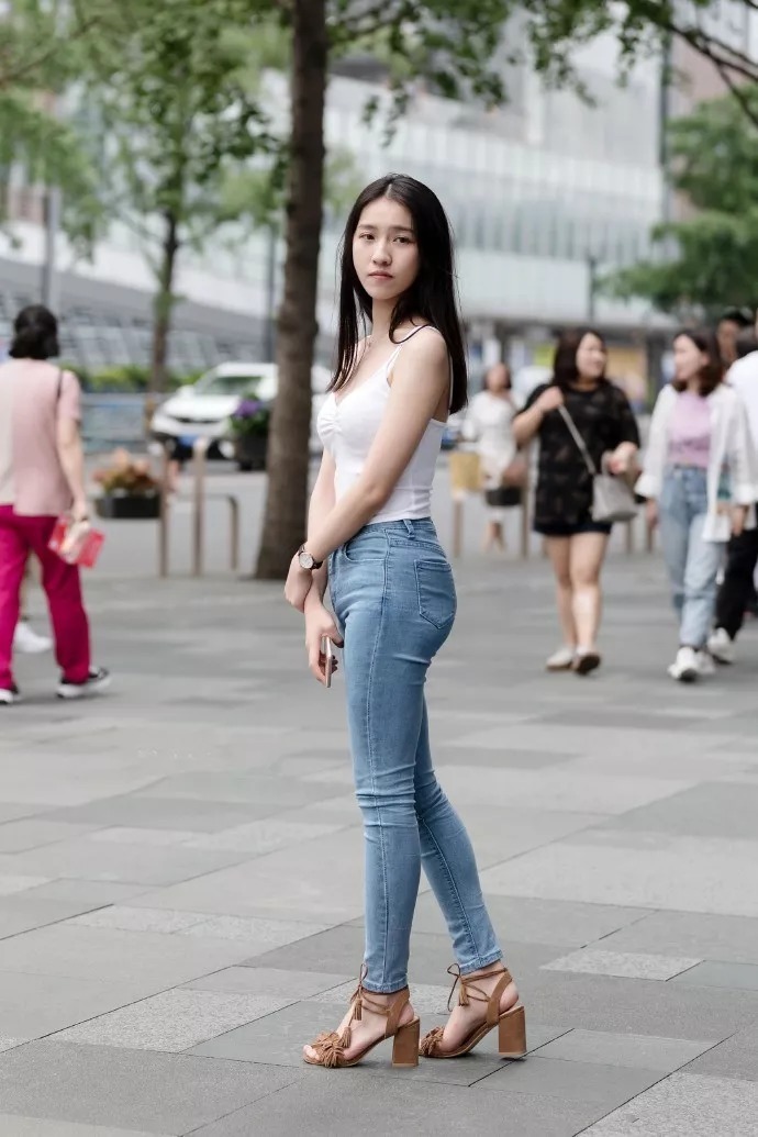 气质|时尚高跟鞋穿搭,凸显出女性优雅的气息
