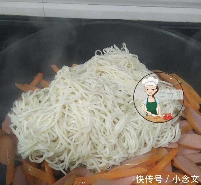 油锅|炒面时别急着下油锅,多做这一步骤,面条不粘锅,更香更有味道