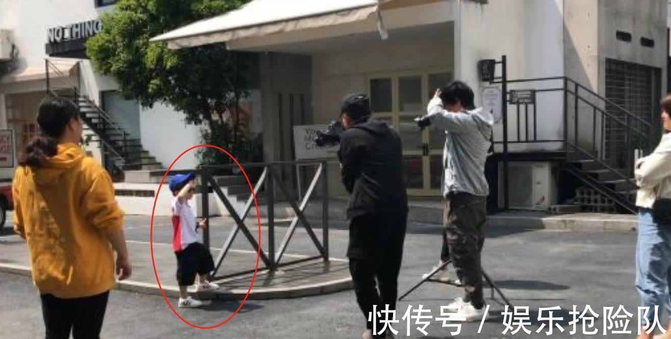 古装模特|小男孩当“古装模特”,因为脸上表情走红,网友:孩子的童年毁了