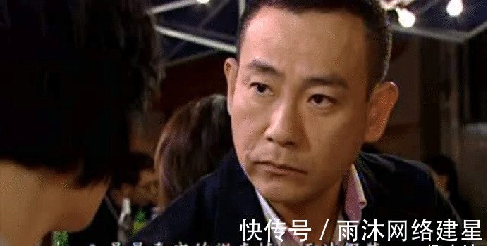 真相|女性舔嘴在心理学上代表什么?心理学家告诉你真相