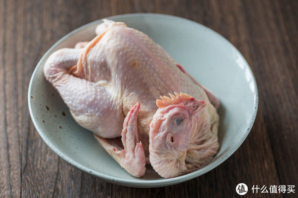 尖椒块|炒鸡肉时，先焯水还是直接炒？不少人搞错了，难怪鸡肉不嫩还发柴