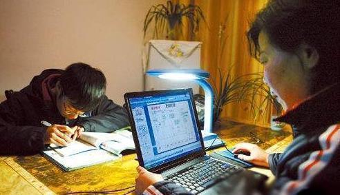 家长发言|“请考倒数第一家长发言”,宝妈淡定的三句话,让老师羞愧道歉